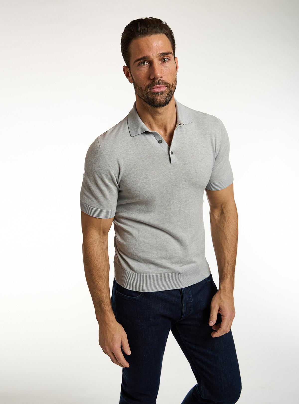 Consiglieri: light grey button-neck polo with navy trousers