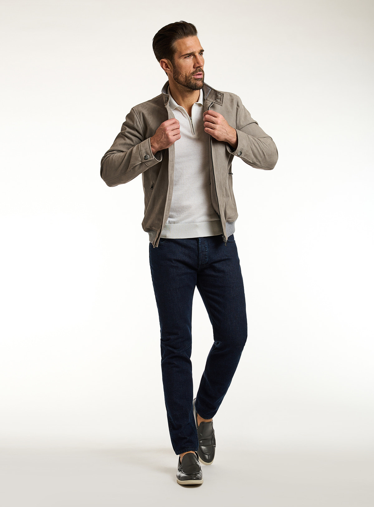 Consiglieri: navy jeans with a taupe-grey jacket and ivory polo