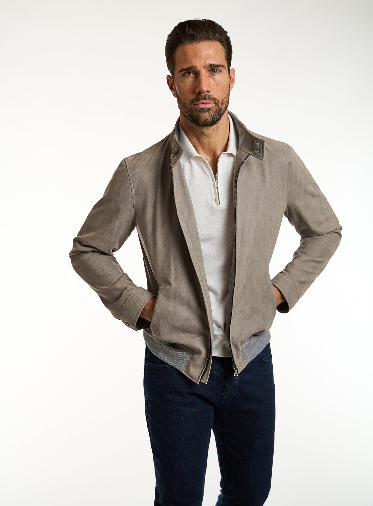 Consiglieri: taupe-grey zip-front jacket with an ivory polo and navy trousers