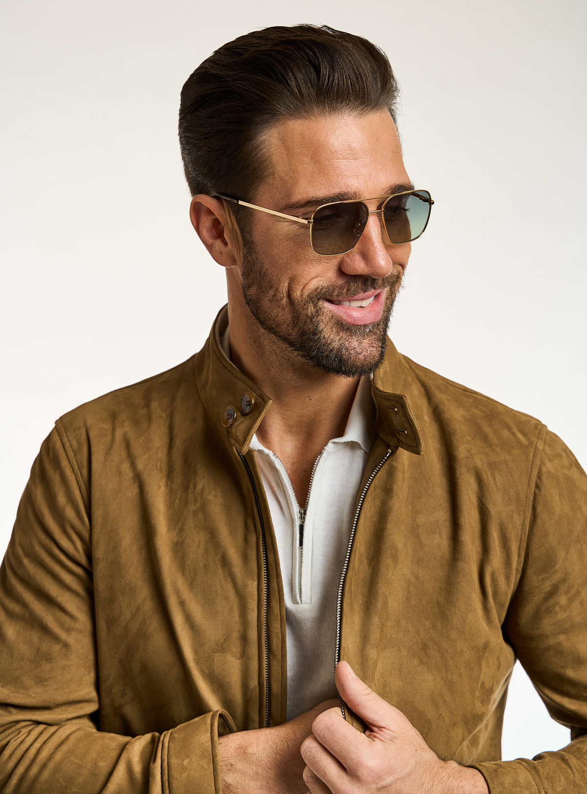 Consiglieri: raised collar and velvety texture of the cognac jacket