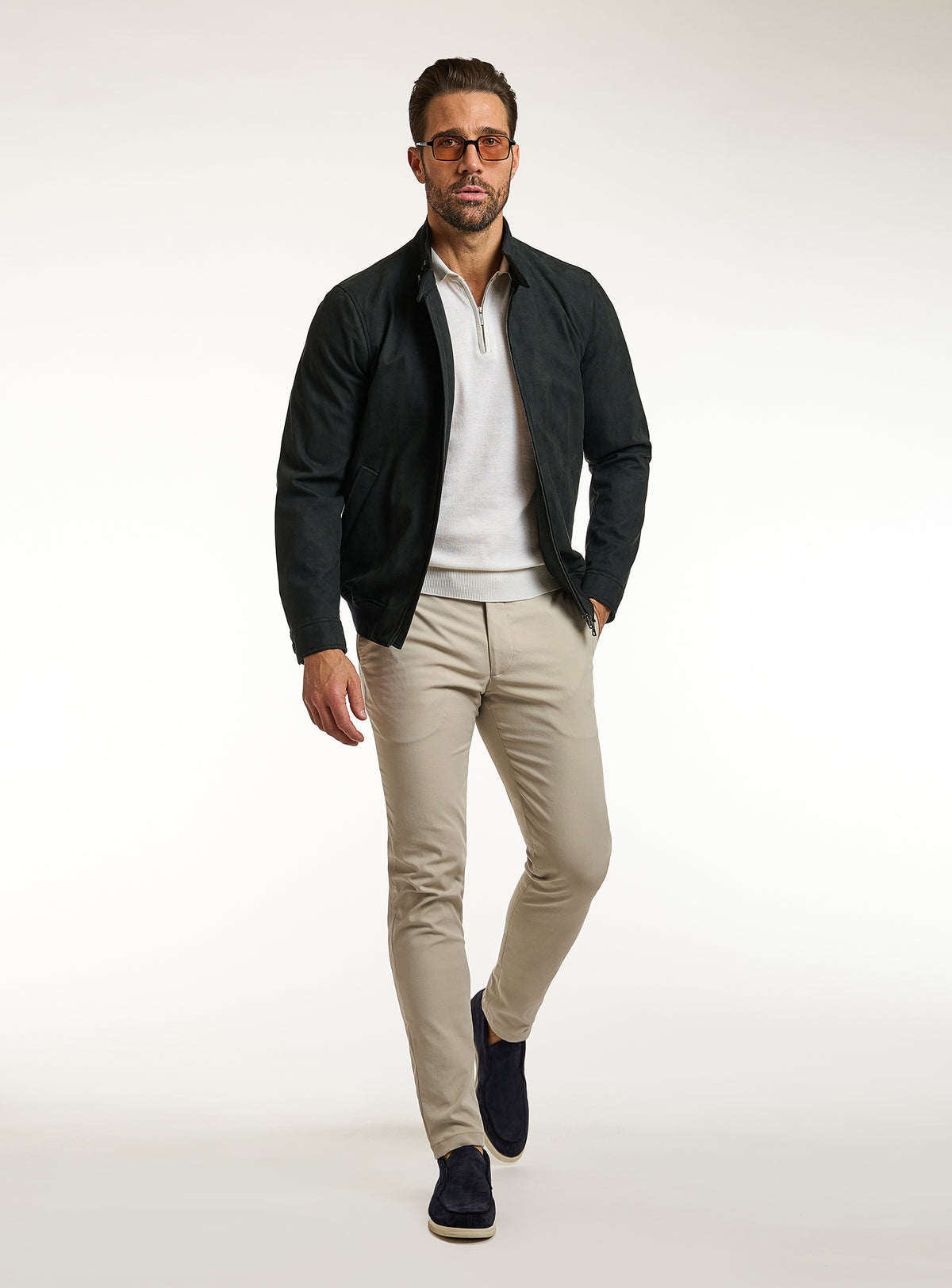Consiglieri: dark green zip-front jacket with an ivory polo and beige trousers