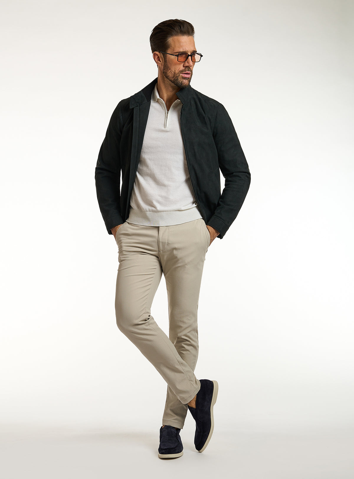 Consiglieri: dark green zip-front jacket with an ivory polo and beige trousers
