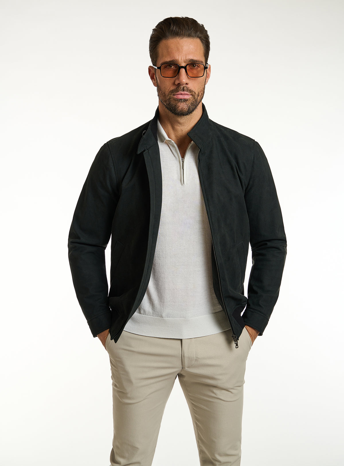 Consiglieri: dark green zip-front jacket with an ivory polo and beige trousers