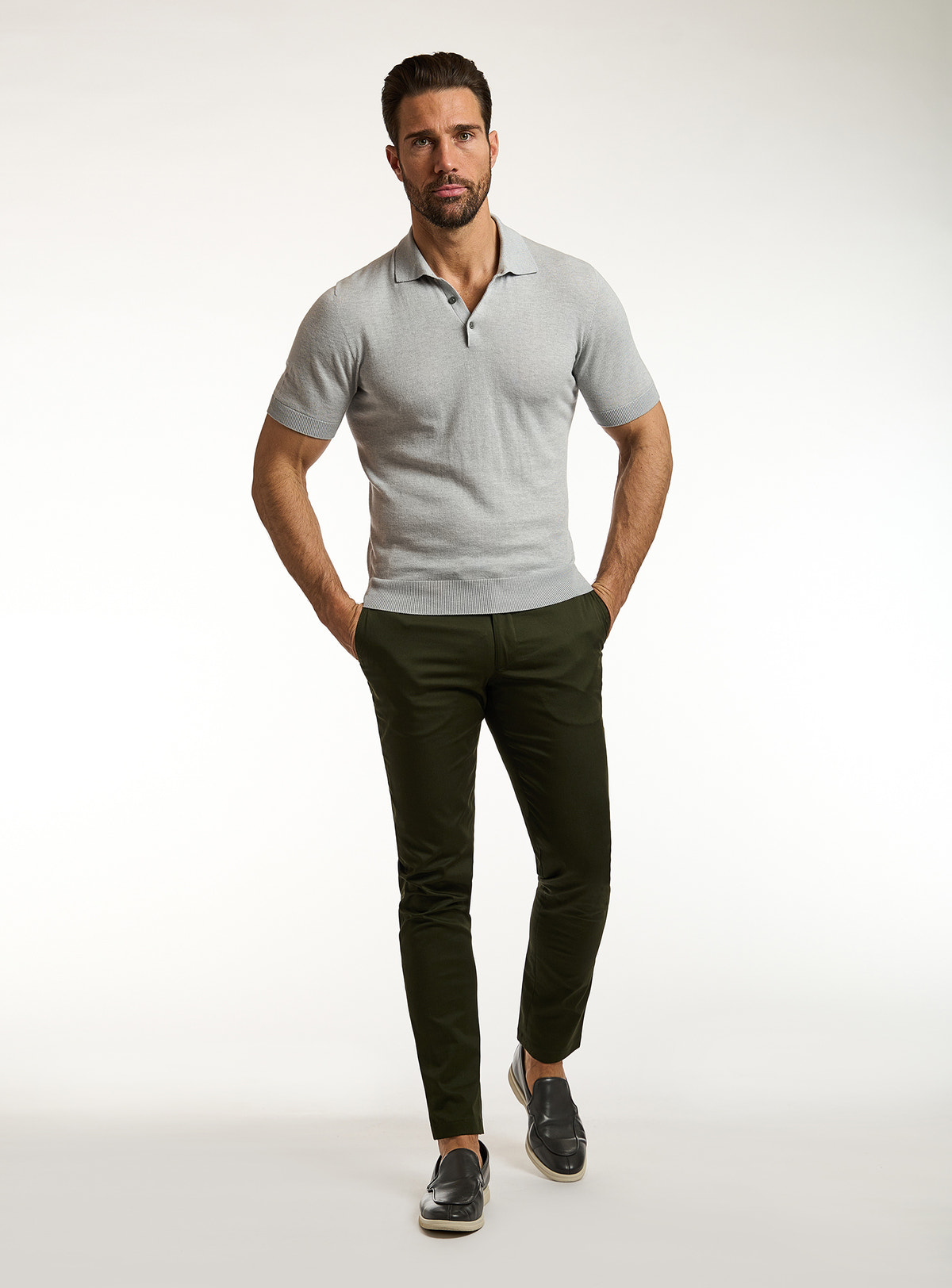 Consiglieri: light grey button-neck polo with green trousers