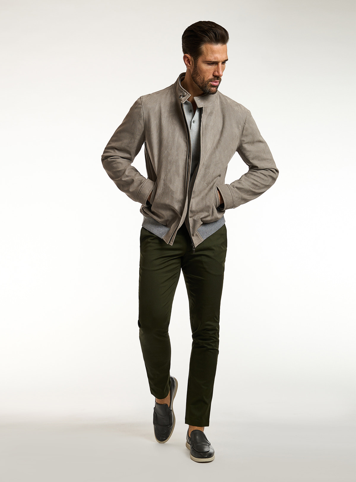 Consiglieri: green chinos with a taupe-grey jacket and grey polo