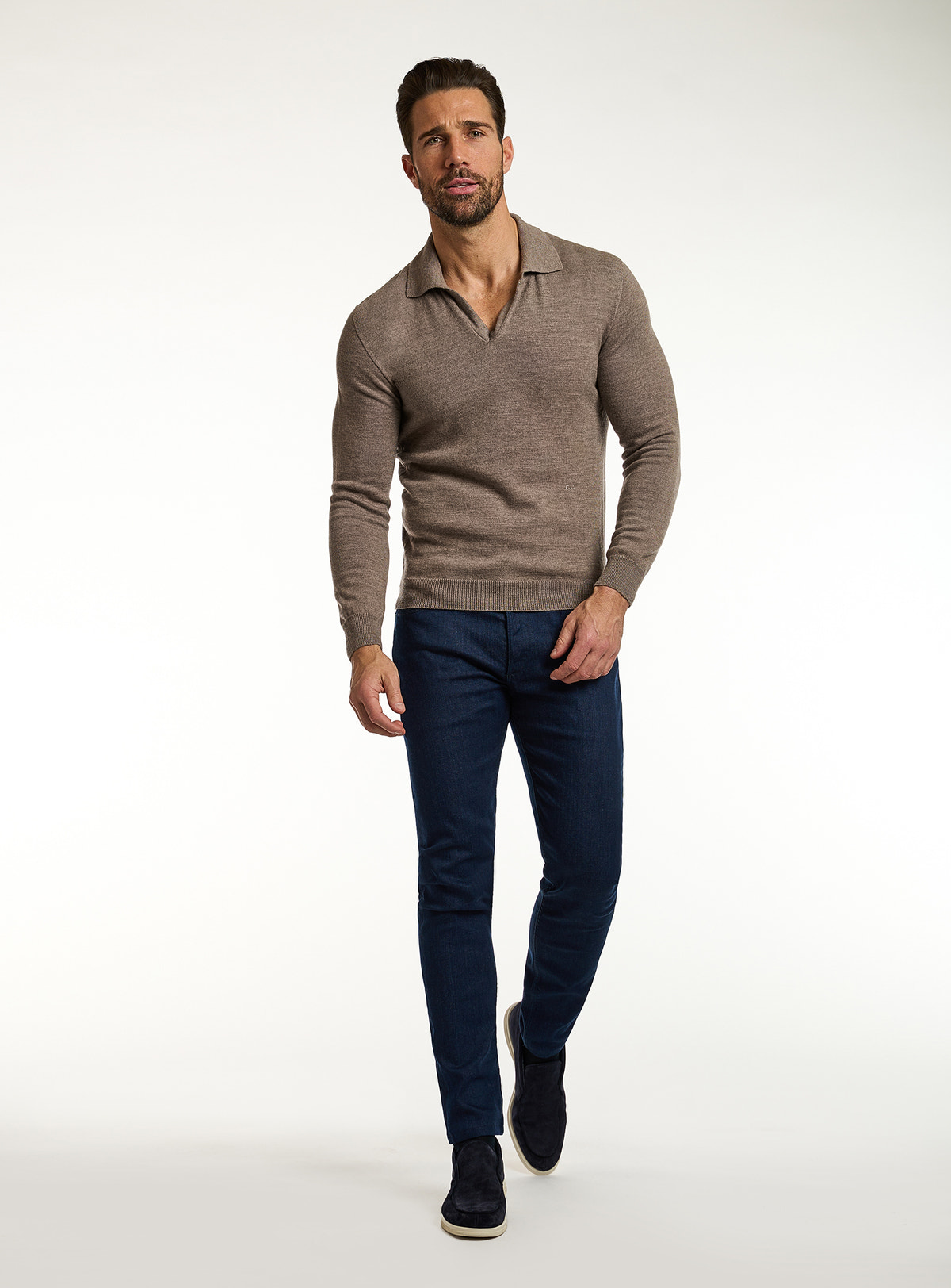 Consiglieri: taupe polo-collar sweater with navy jeans
