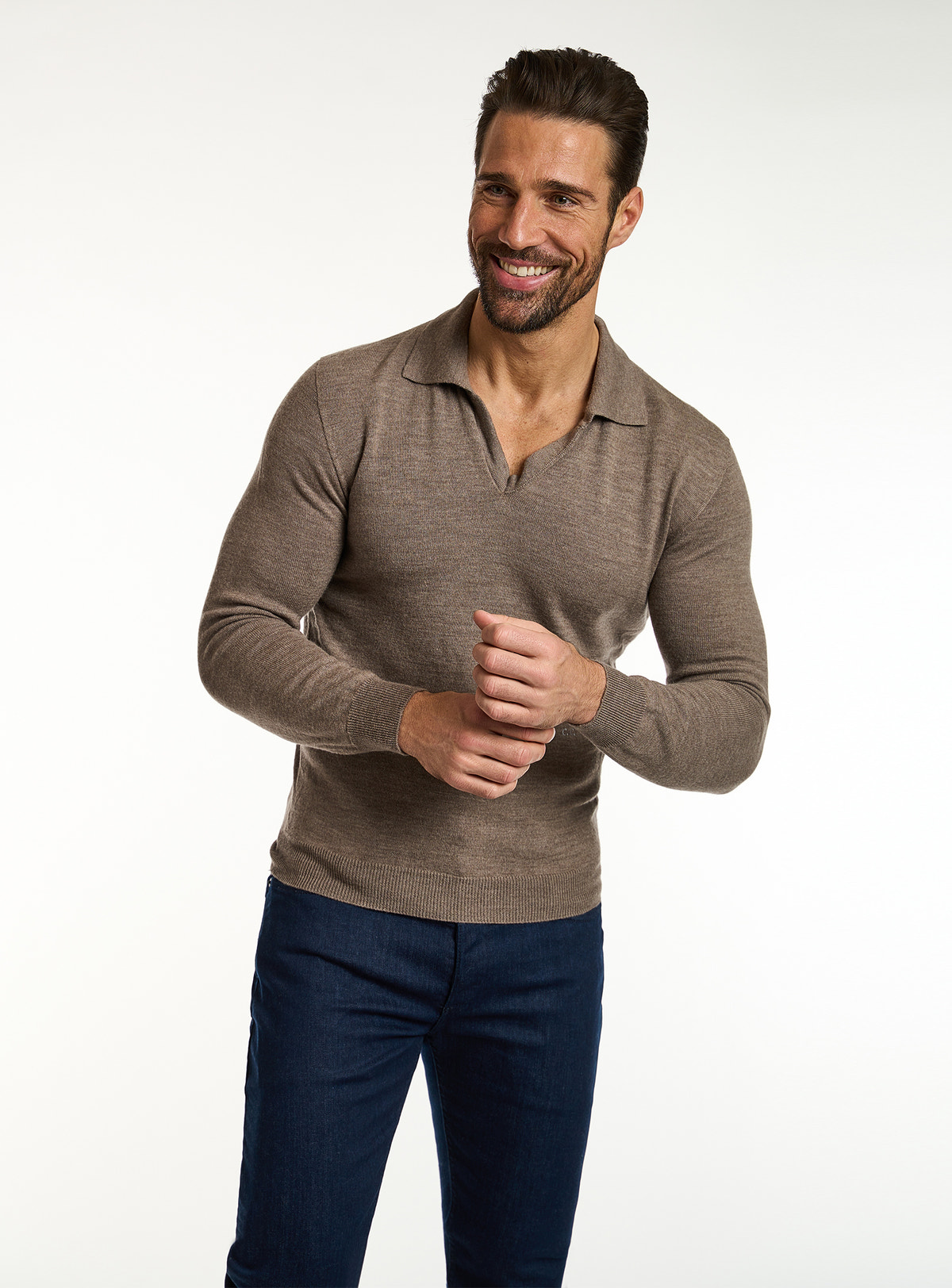 Consiglieri: taupe polo-collar sweater with navy trousers