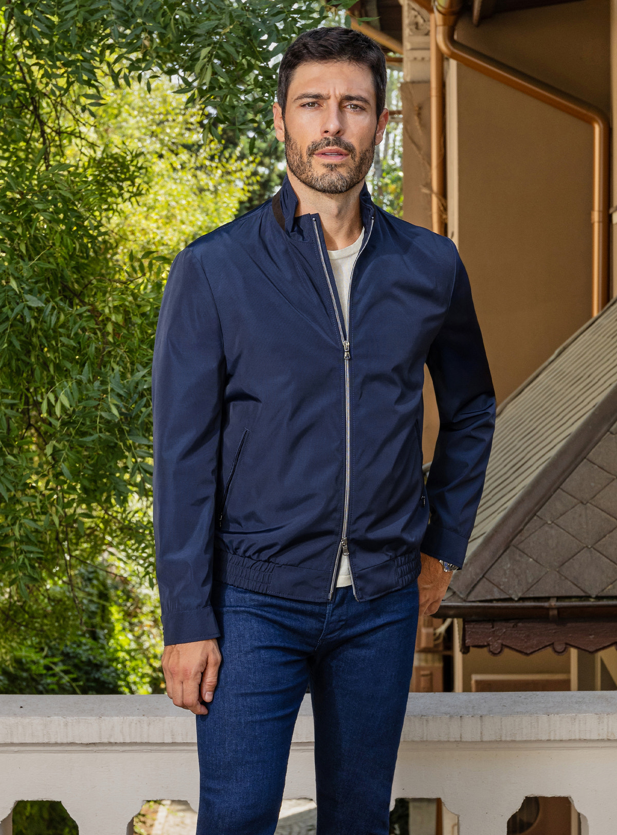 Consiglieri: navy zip-front jacket with blue trousers