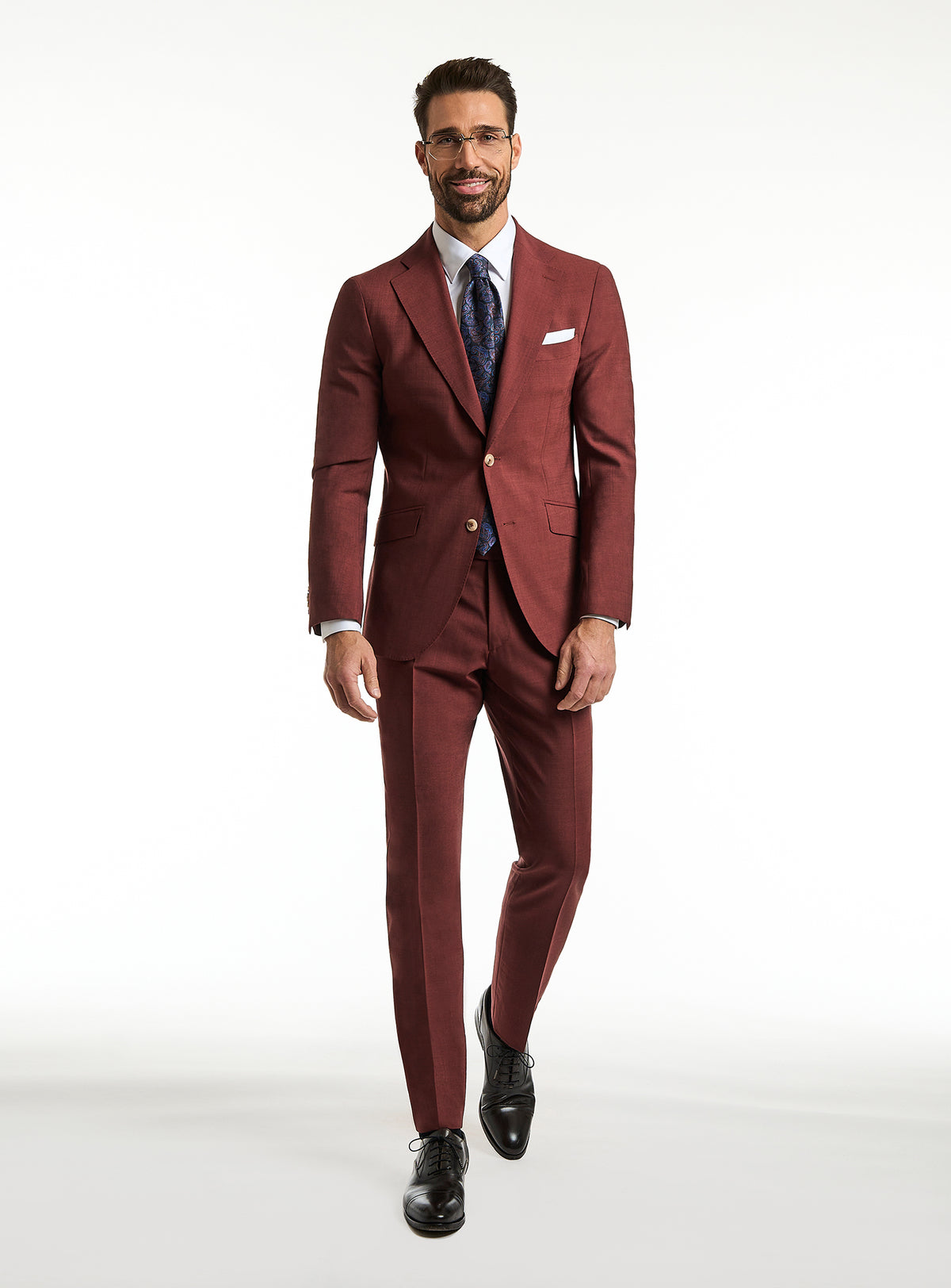 Consiglieri Napoli Luxury: burgundy suit with a white shirt and dark tie