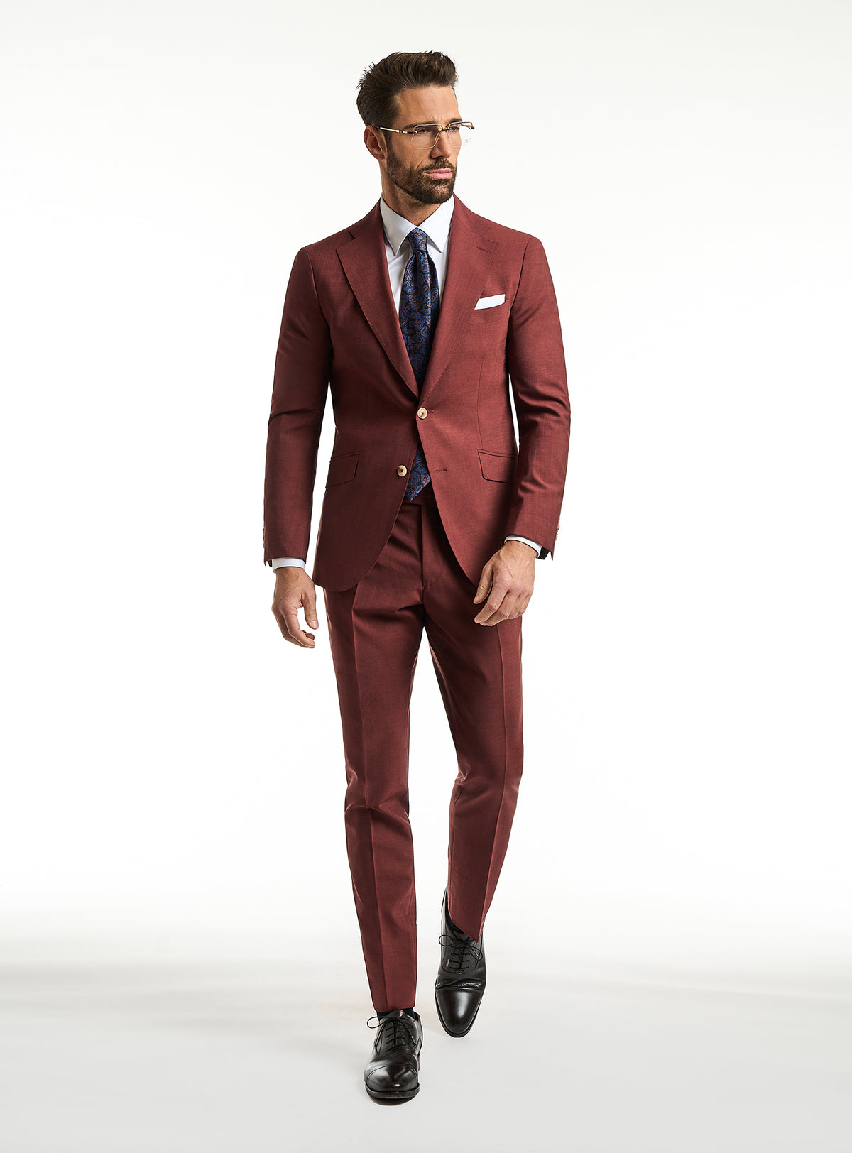 Consiglieri Napoli Luxury: burgundy suit with a white shirt and dark tie