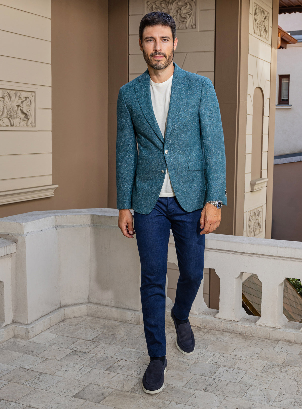 Consiglieri: petrol blue jacket with an ivory roll-neck and blue trousers