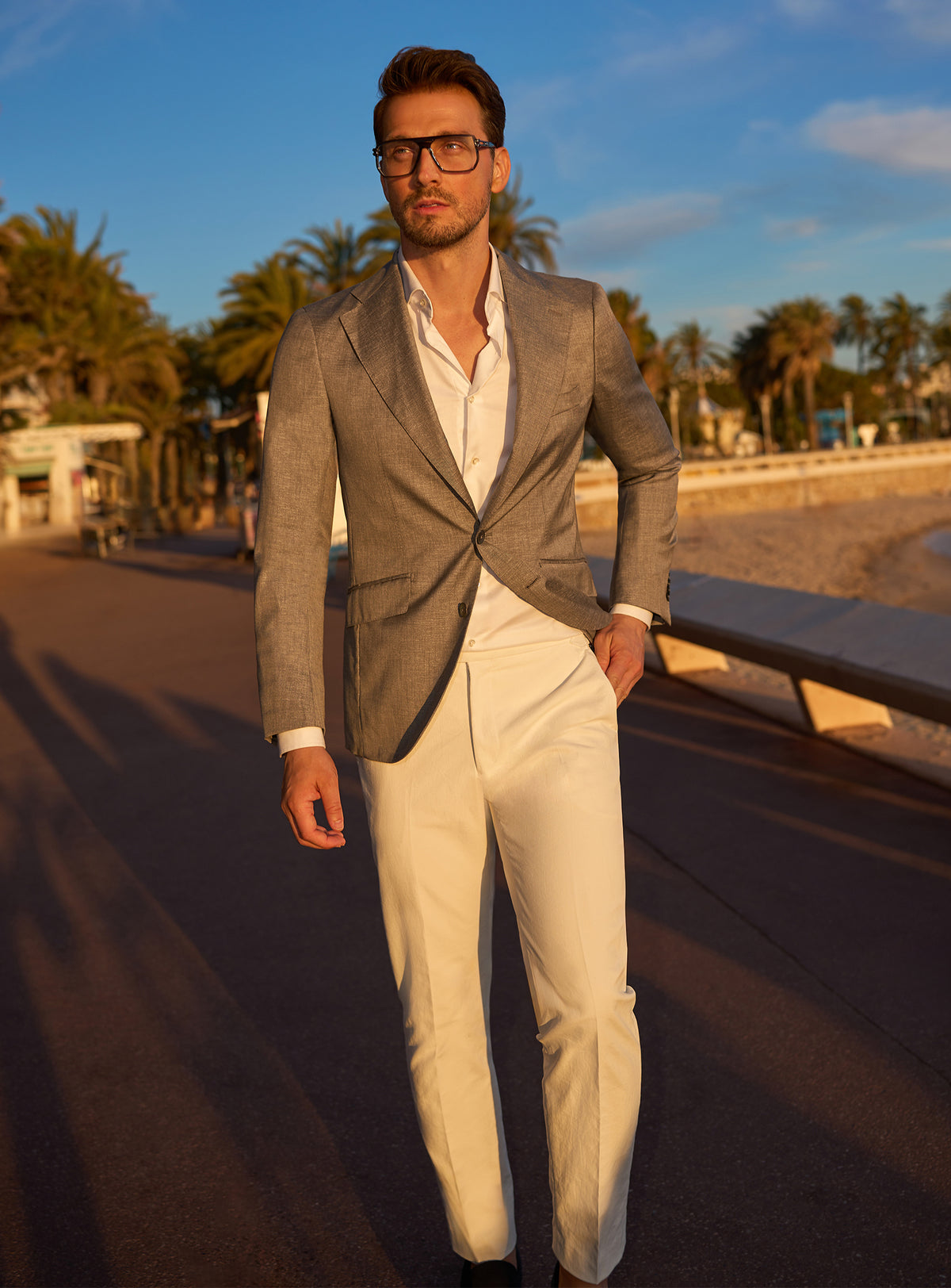 Consiglieri look by the sea, with a grey jacket and white trousers