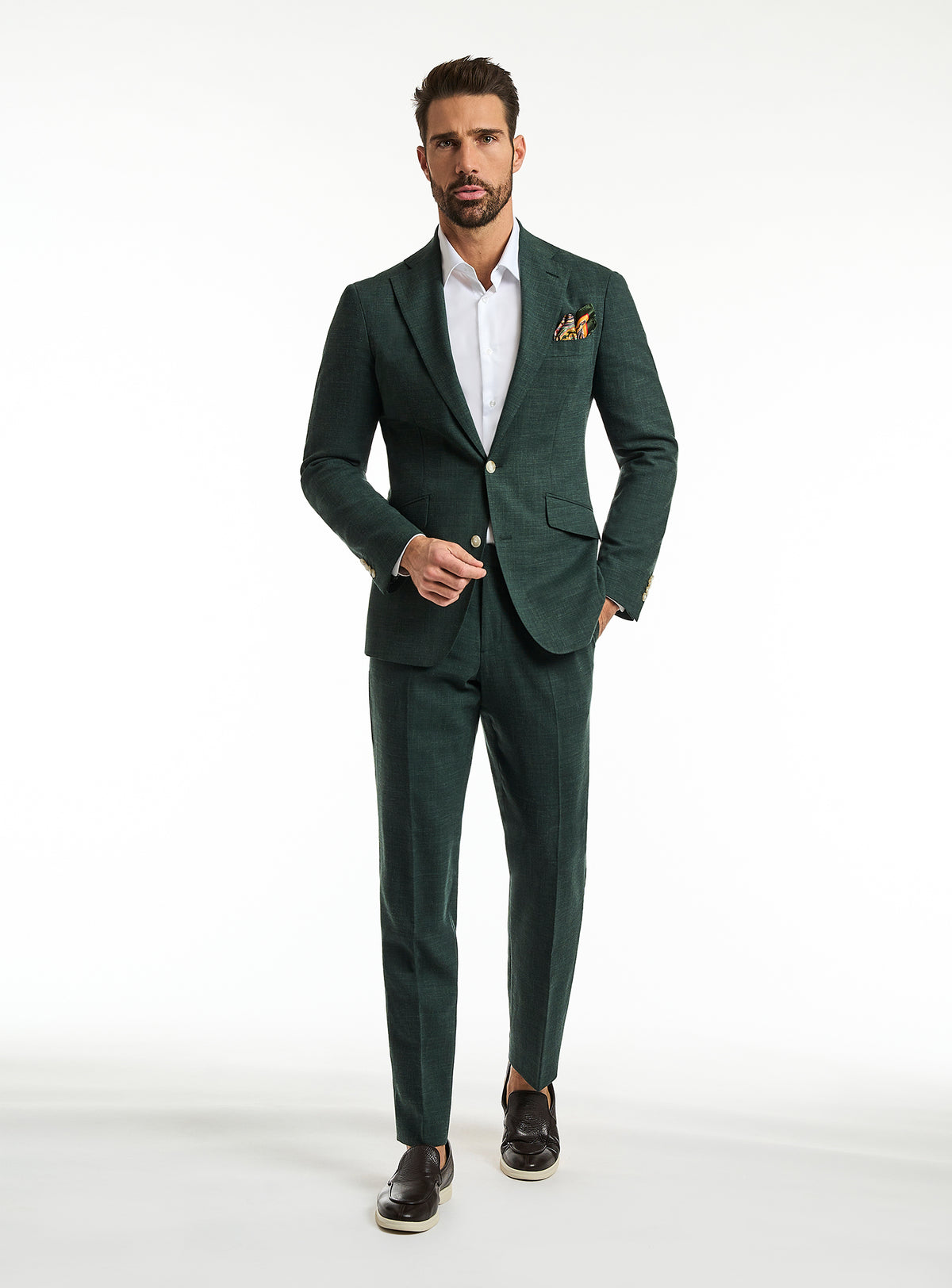 Consiglieri Verona Class: dark green suit with a white shirt and contrasting pocket square