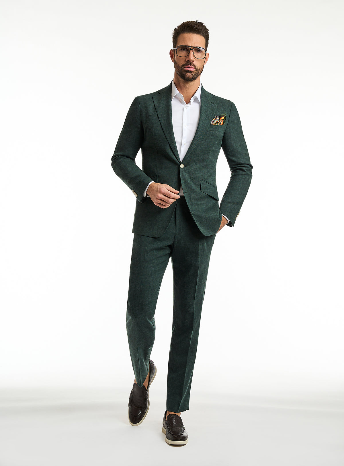 Consiglieri Verona Class: dark green suit with a white shirt and contrasting pocket square