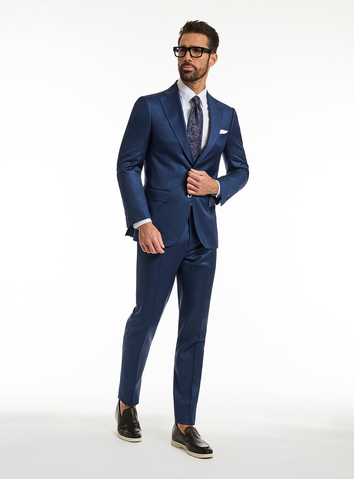 Consiglieri: blue suit with a white shirt and patterned tie