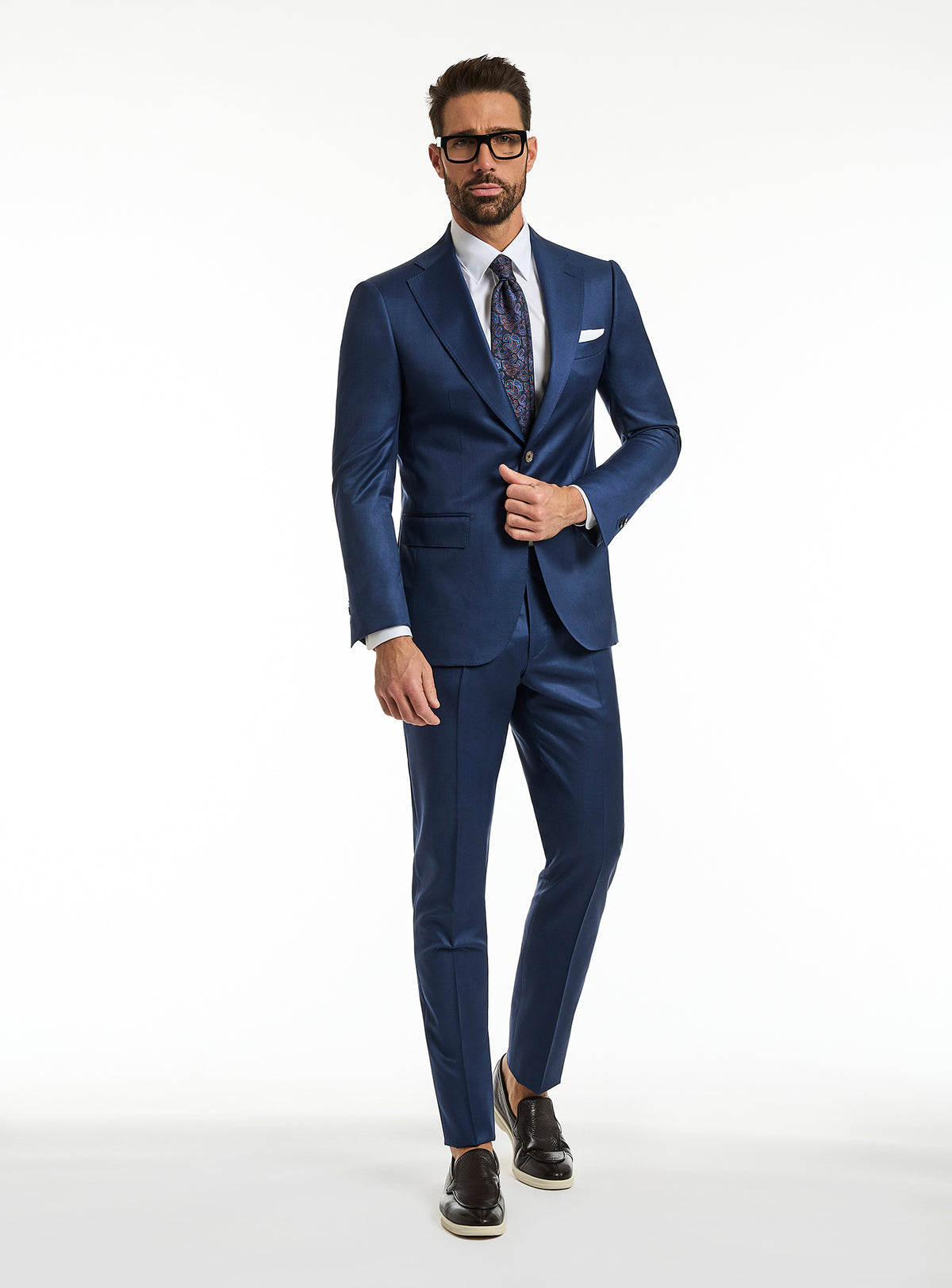 Consiglieri: blue suit with a white shirt and patterned tie