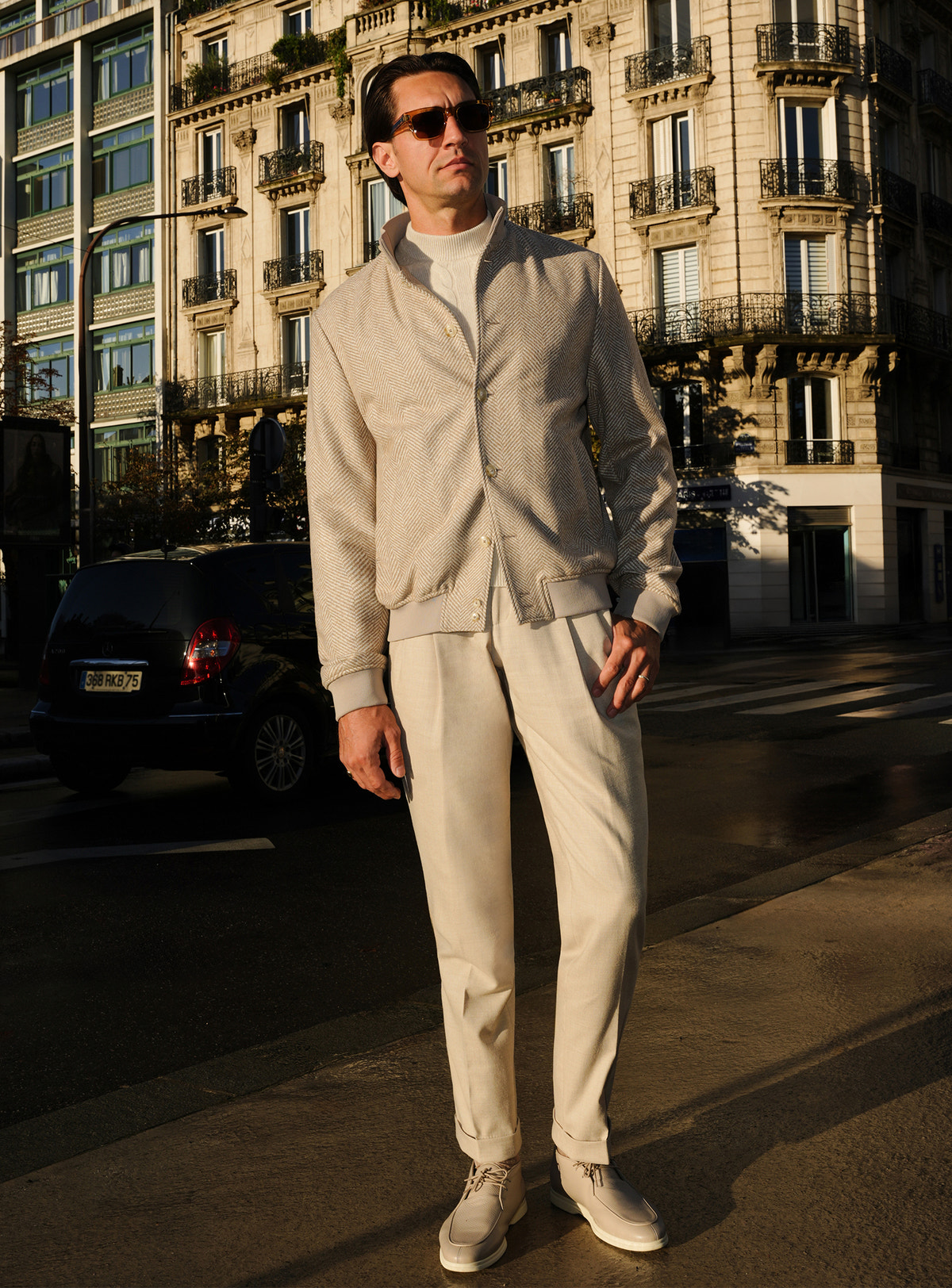 Beige Consiglieri jacket in a relaxed ensemble with matching trousers