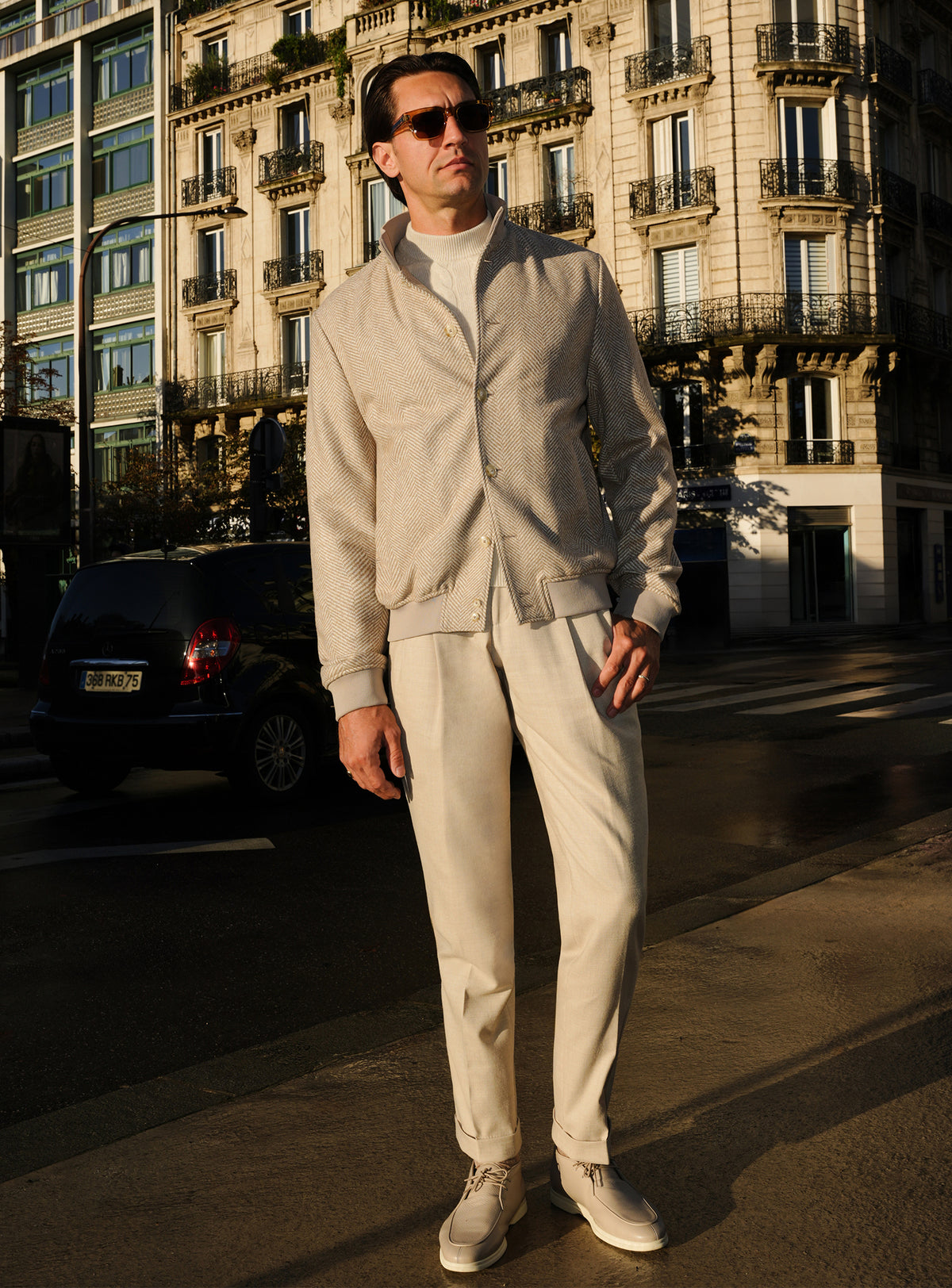 Beige Consiglieri jacket in a relaxed ensemble with matching trousers