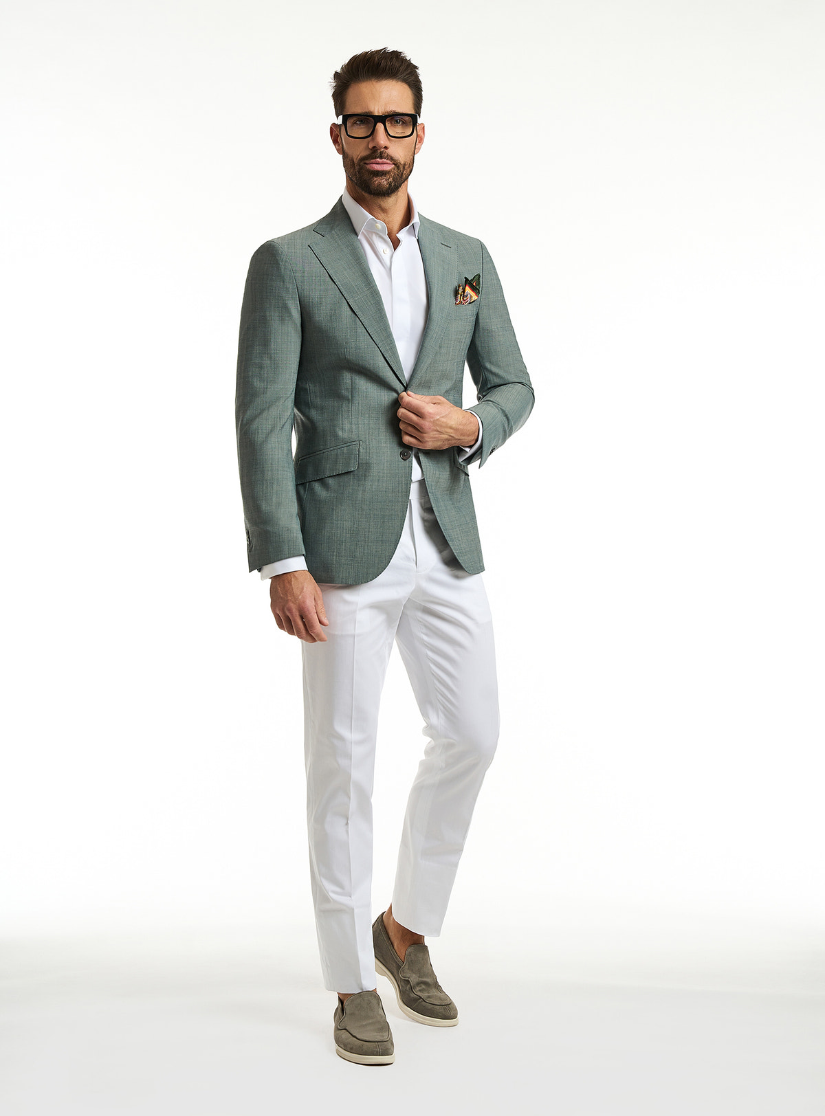 Consiglieri Torino Chic: sage green jacket with a white shirt and white trousers