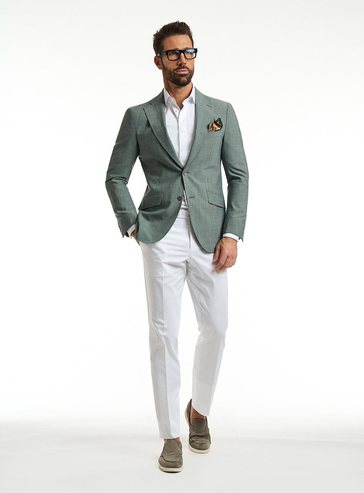 Consiglieri Torino Chic: sage green jacket with a white shirt and white trousers