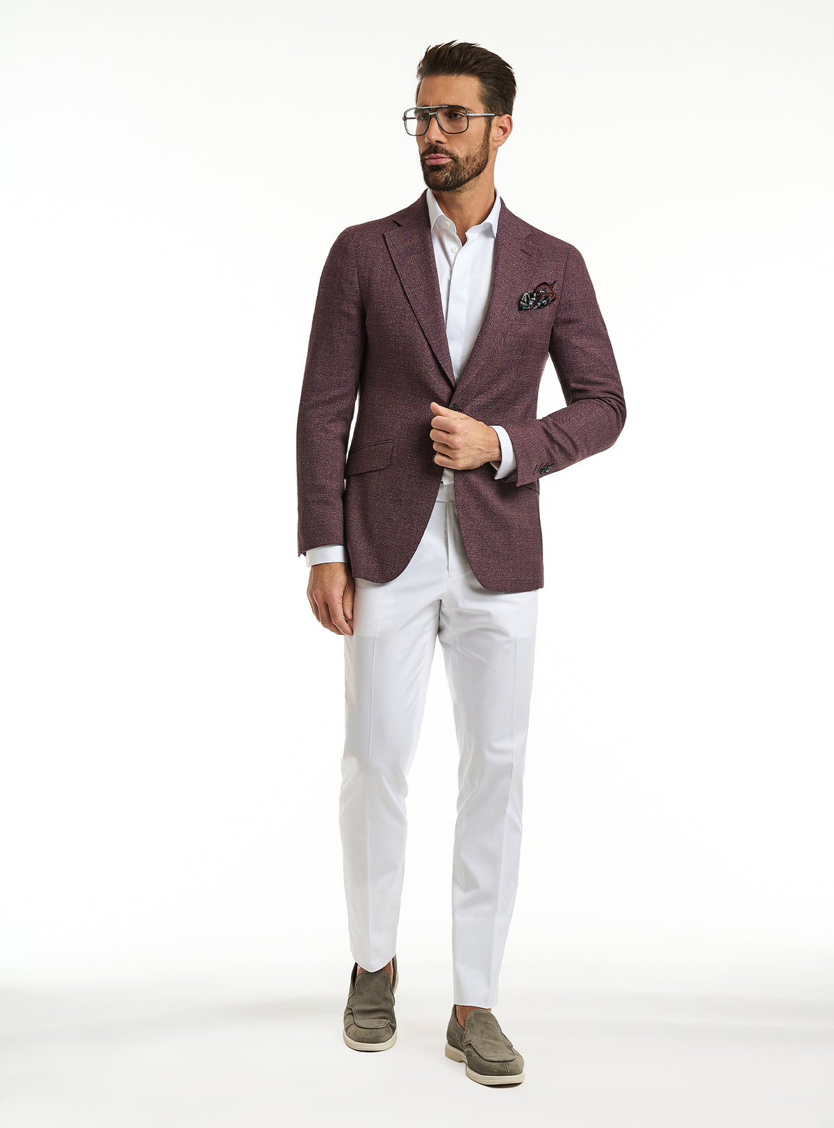 Consiglieri Genova Sophisticato: plum jacket with a white shirt and white trousers