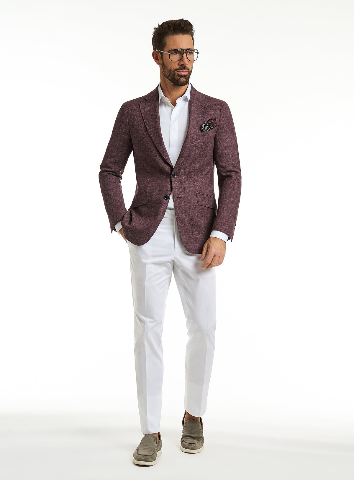Consiglieri Genova Sophisticato: plum jacket with a white shirt and white trousers