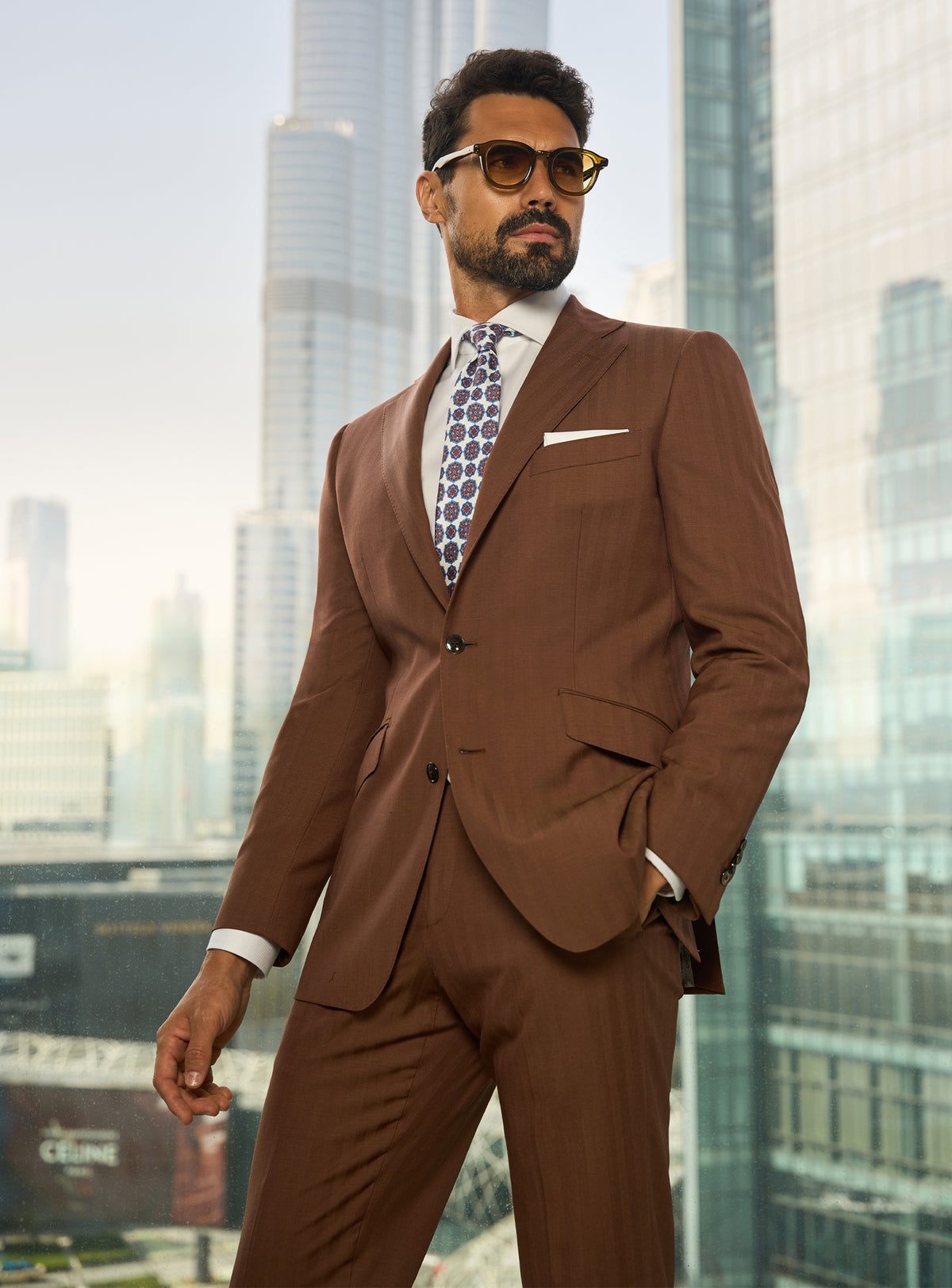 Consiglieri Prestige Elegance: brown suit with a white shirt, patterned tie and white pocket square