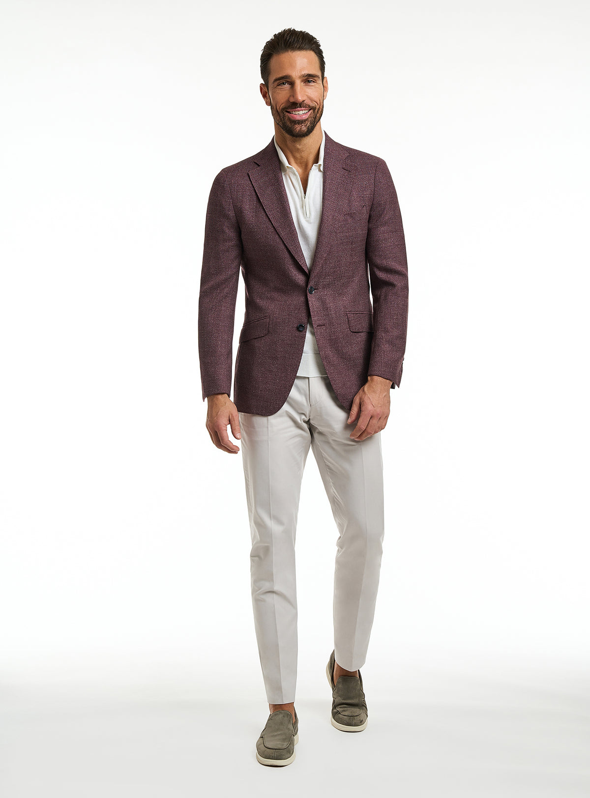 Consiglieri: burgundy jacket with a white shirt and light grey trousers