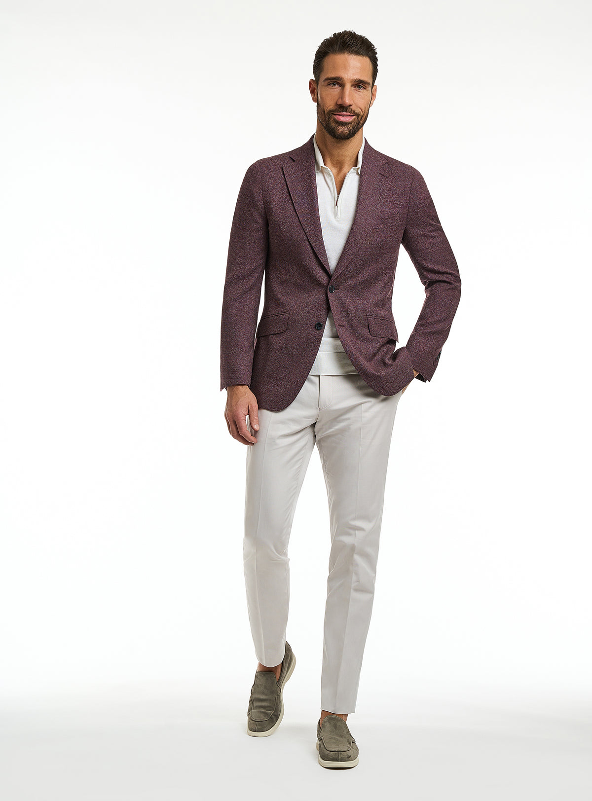 Consiglieri: burgundy jacket with a white shirt and light grey trousers