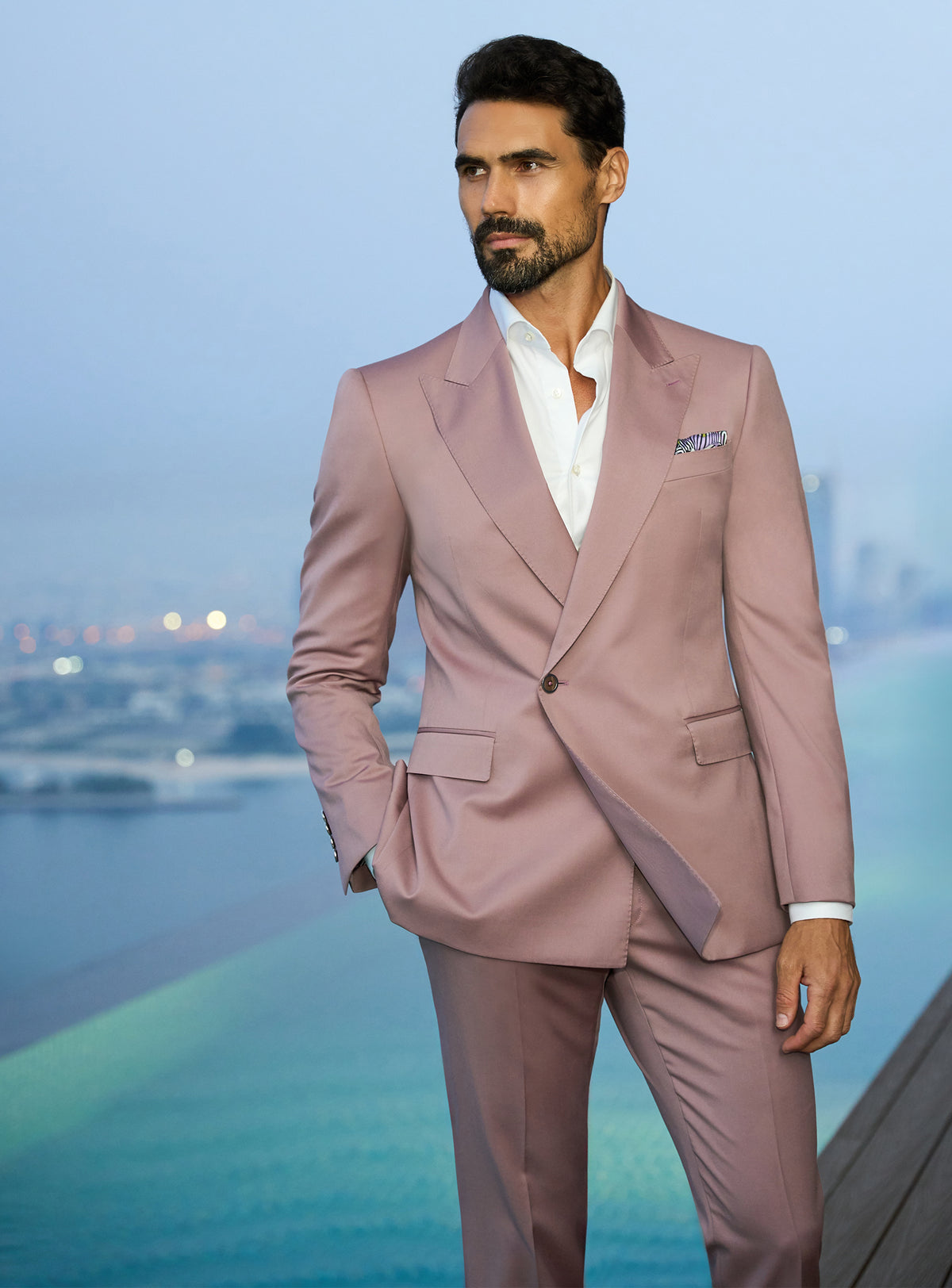 Consiglieri Radiant Nobility: powder pink suit with a white shirt and pocket square
