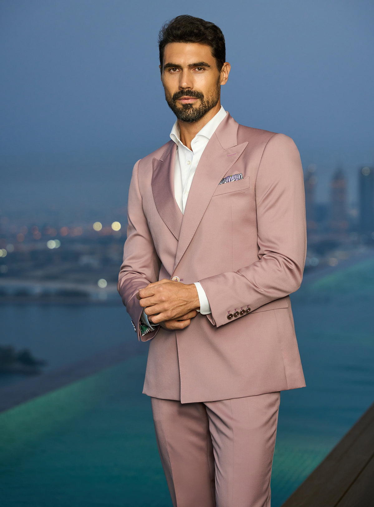 Consiglieri Radiant Nobility: powder pink suit with a white shirt and pocket square