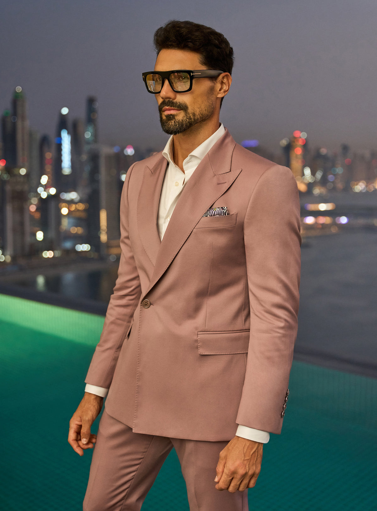 Consiglieri Radiant Nobility: powder pink suit with a white shirt and pocket square