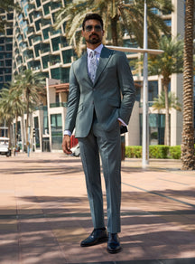 Consiglieri Imperial Essence: green-grey suit with a white shirt and patterned tie