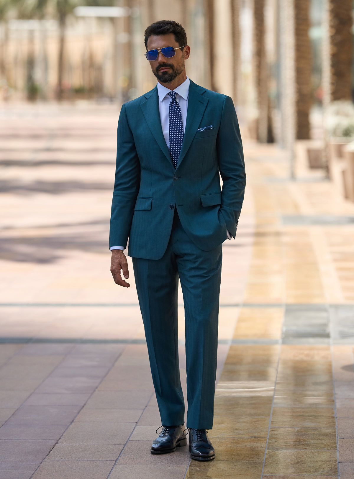 Consiglieri Royal Dignity: teal suit with a white shirt and navy tie