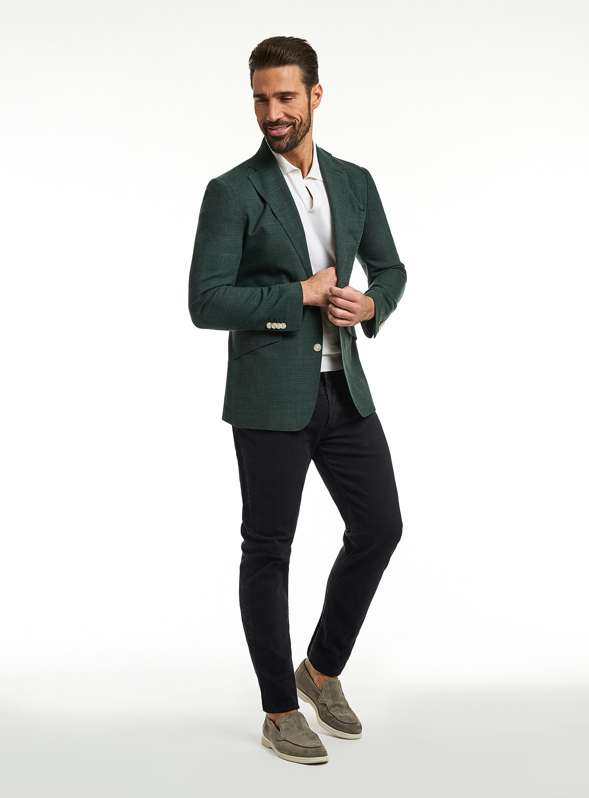 Consiglieri: black jeans with a dark green jacket and white shirt