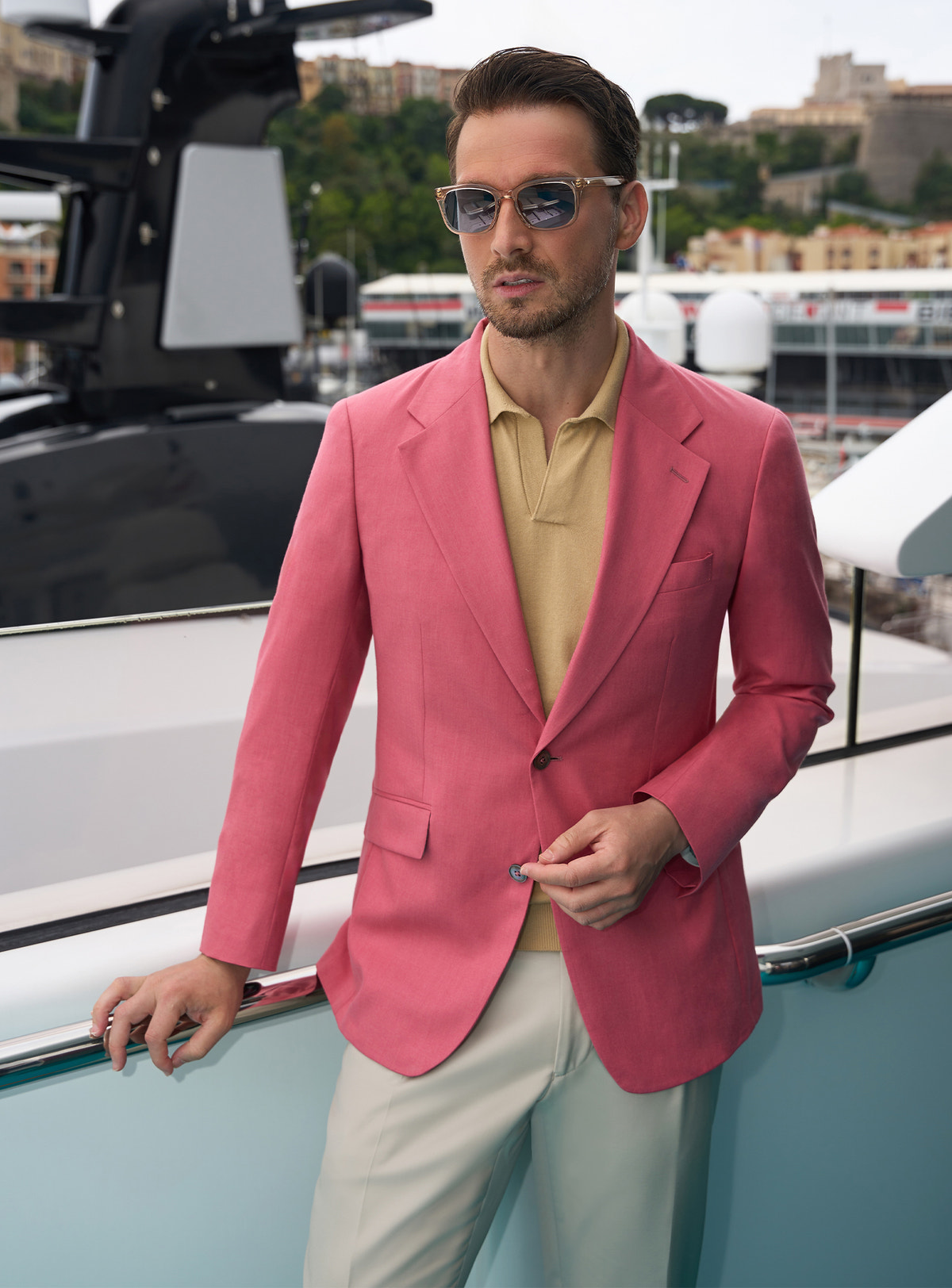 Pink Consiglieri jacket with an ochre polo shirt and light trousers