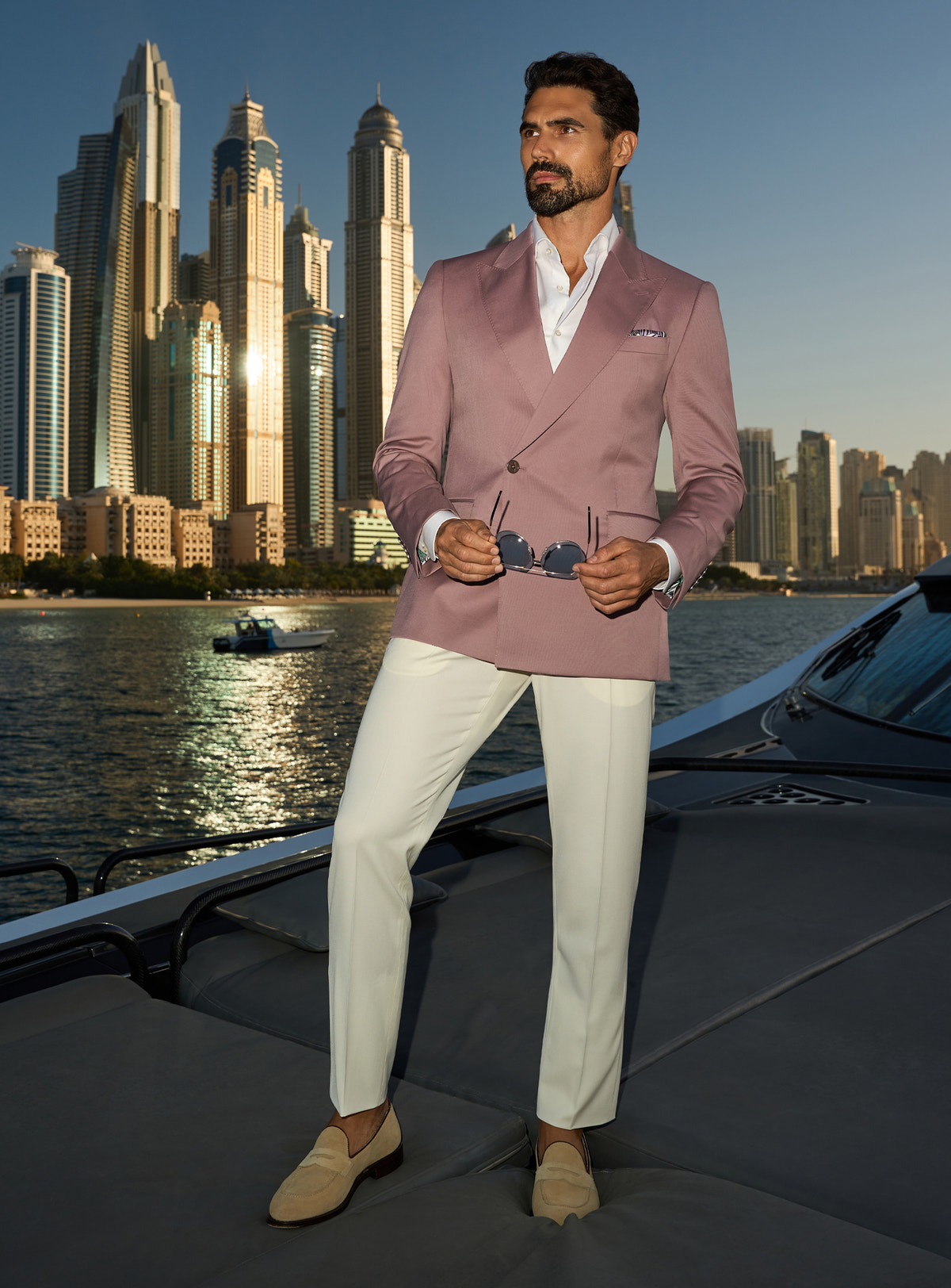 Consiglieri Distinguished Majesty: powder pink jacket with a white shirt and ivory trousers