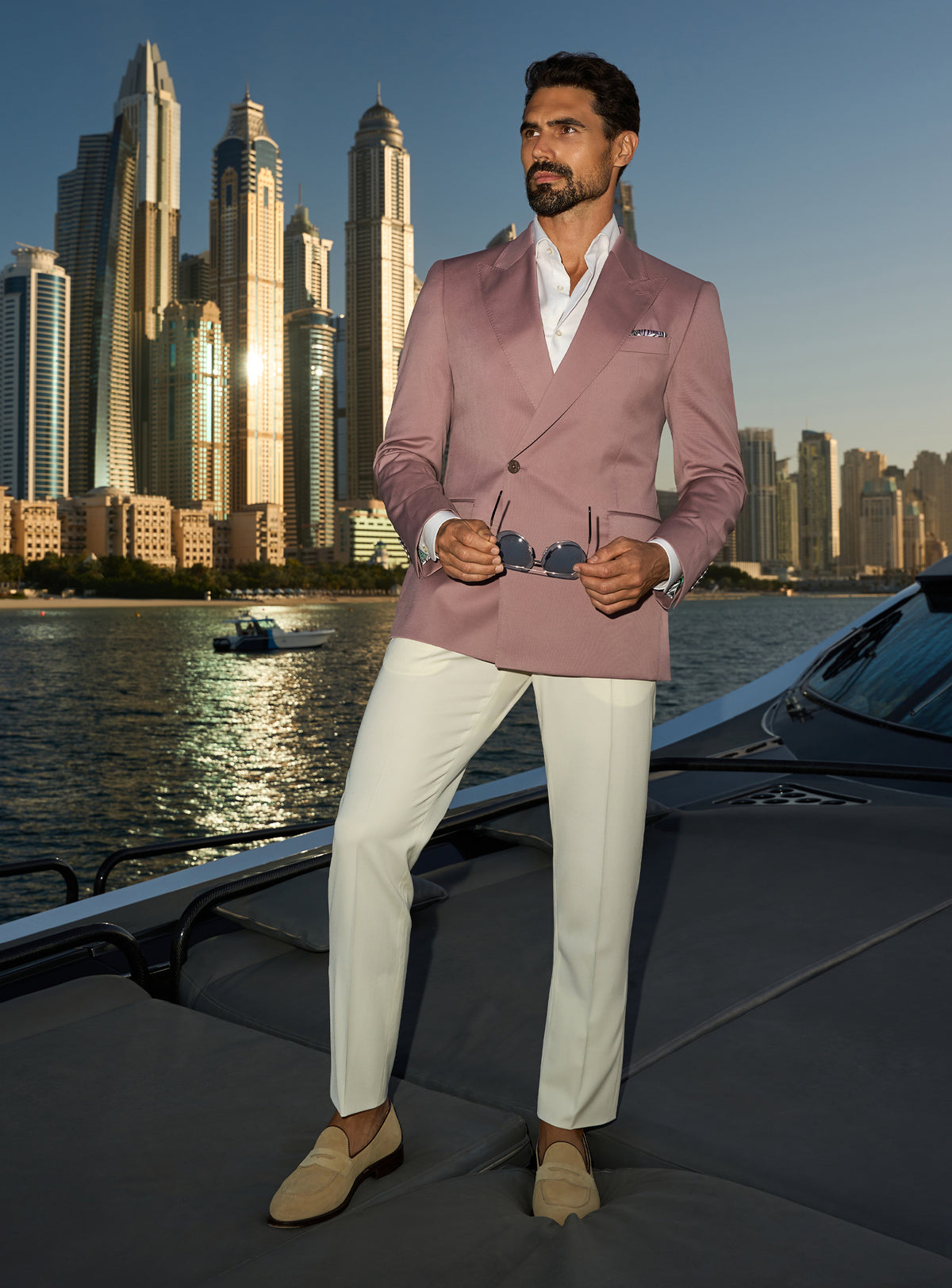 Consiglieri Distinguished Majesty: powder pink jacket with a white shirt and ivory trousers