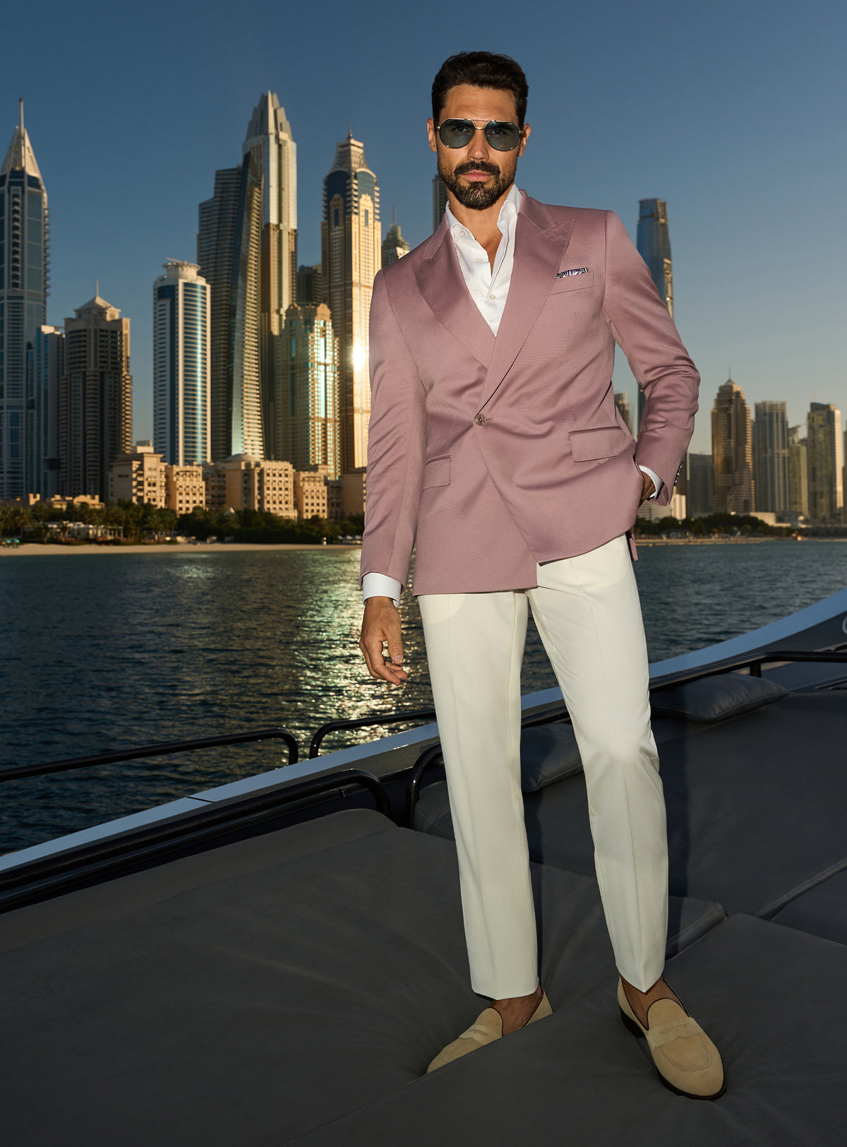 Consiglieri Distinguished Majesty: powder pink jacket with a white shirt and ivory trousers