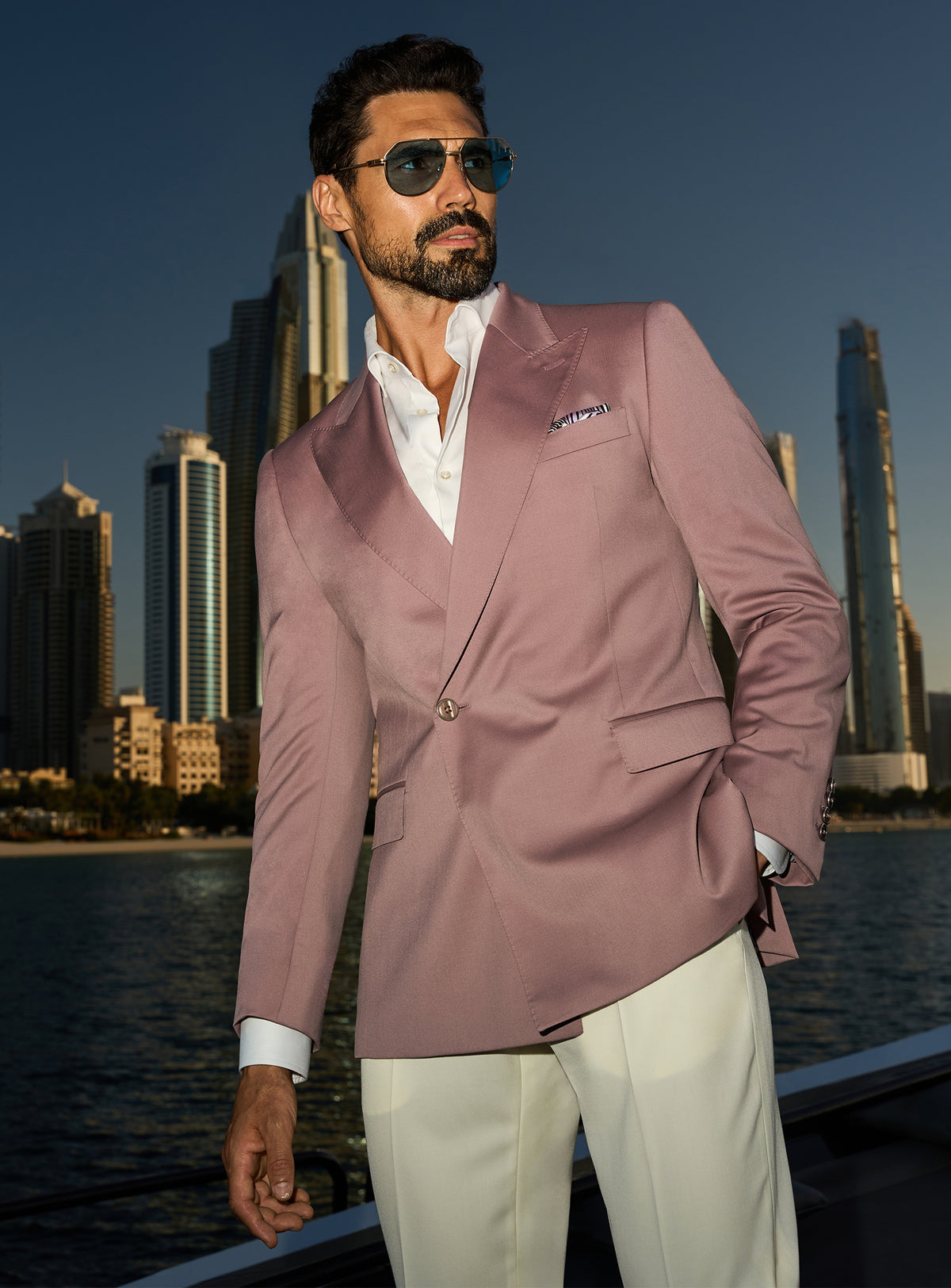 Consiglieri Distinguished Majesty: powder pink jacket with a white shirt and ivory trousers