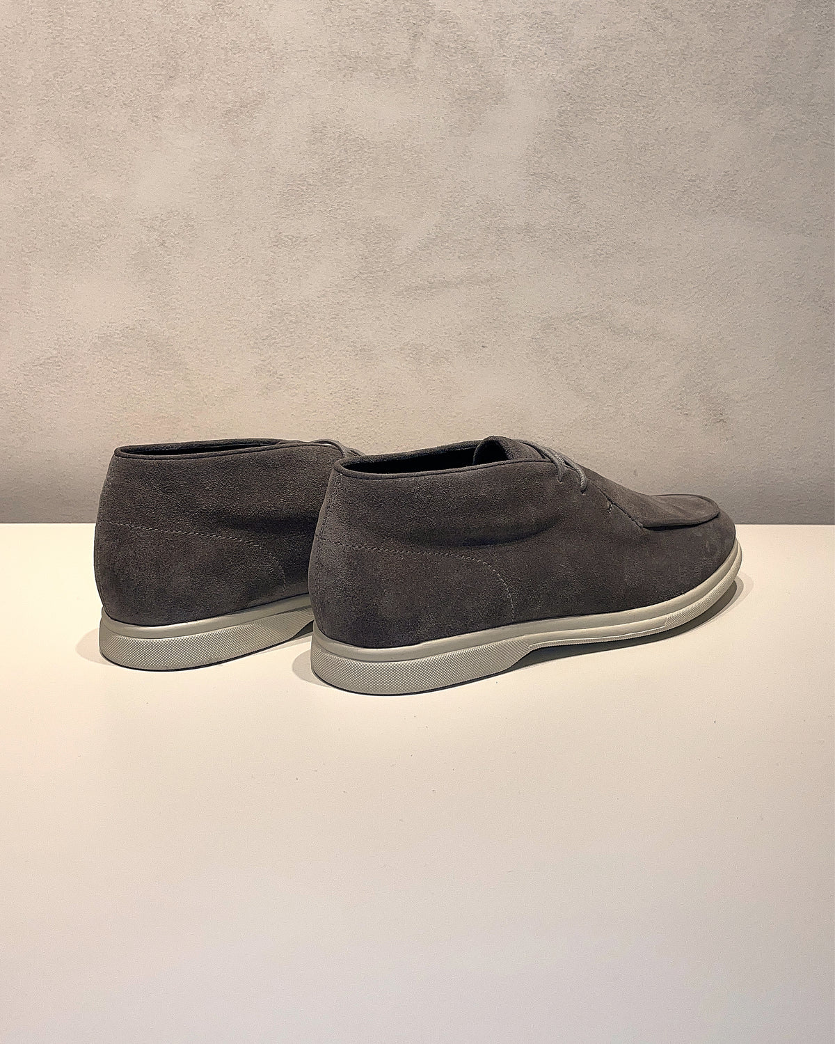 Consiglieri: heel and contrasting sole of the grey shoes
