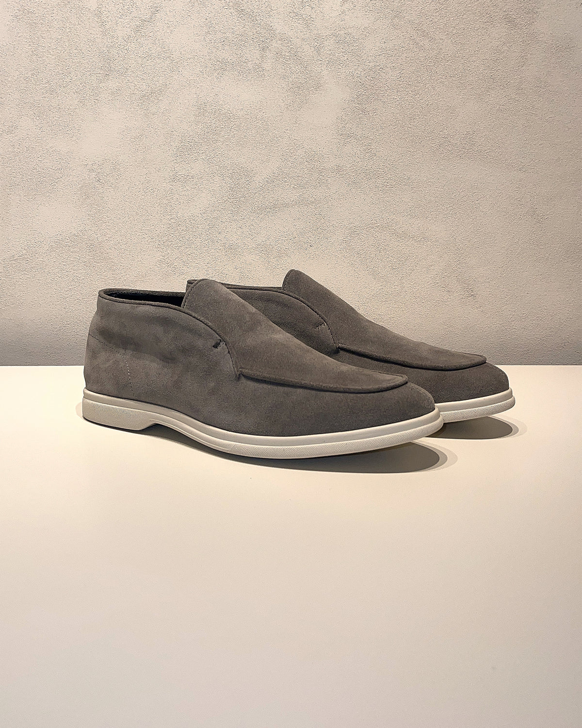 Consiglieri: grey loafers with a velvety texture and contrasting sole