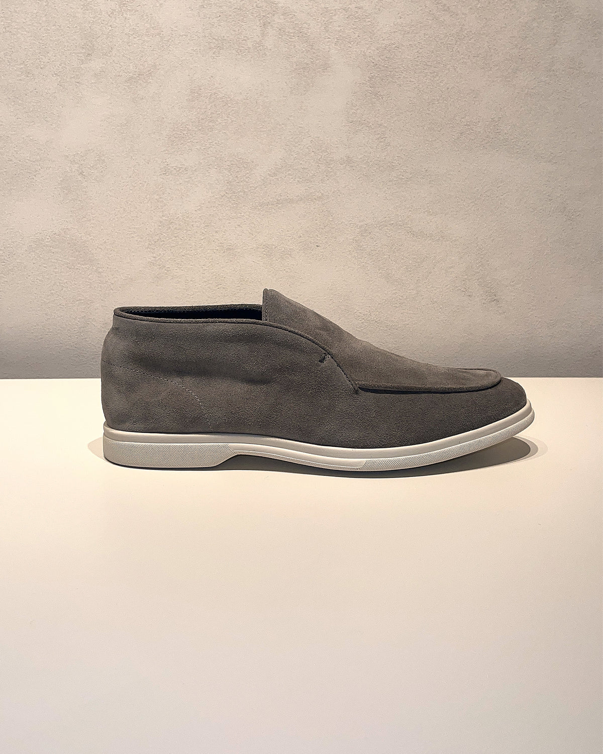 Consiglieri: grey loafers with a velvety texture and contrasting sole