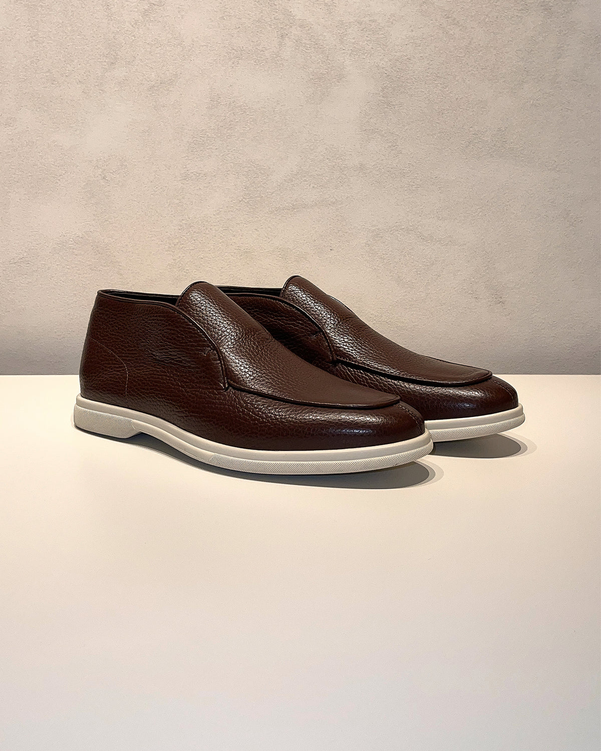 Consiglieri: chestnut brown loafers with a subtle texture and contrasting sole