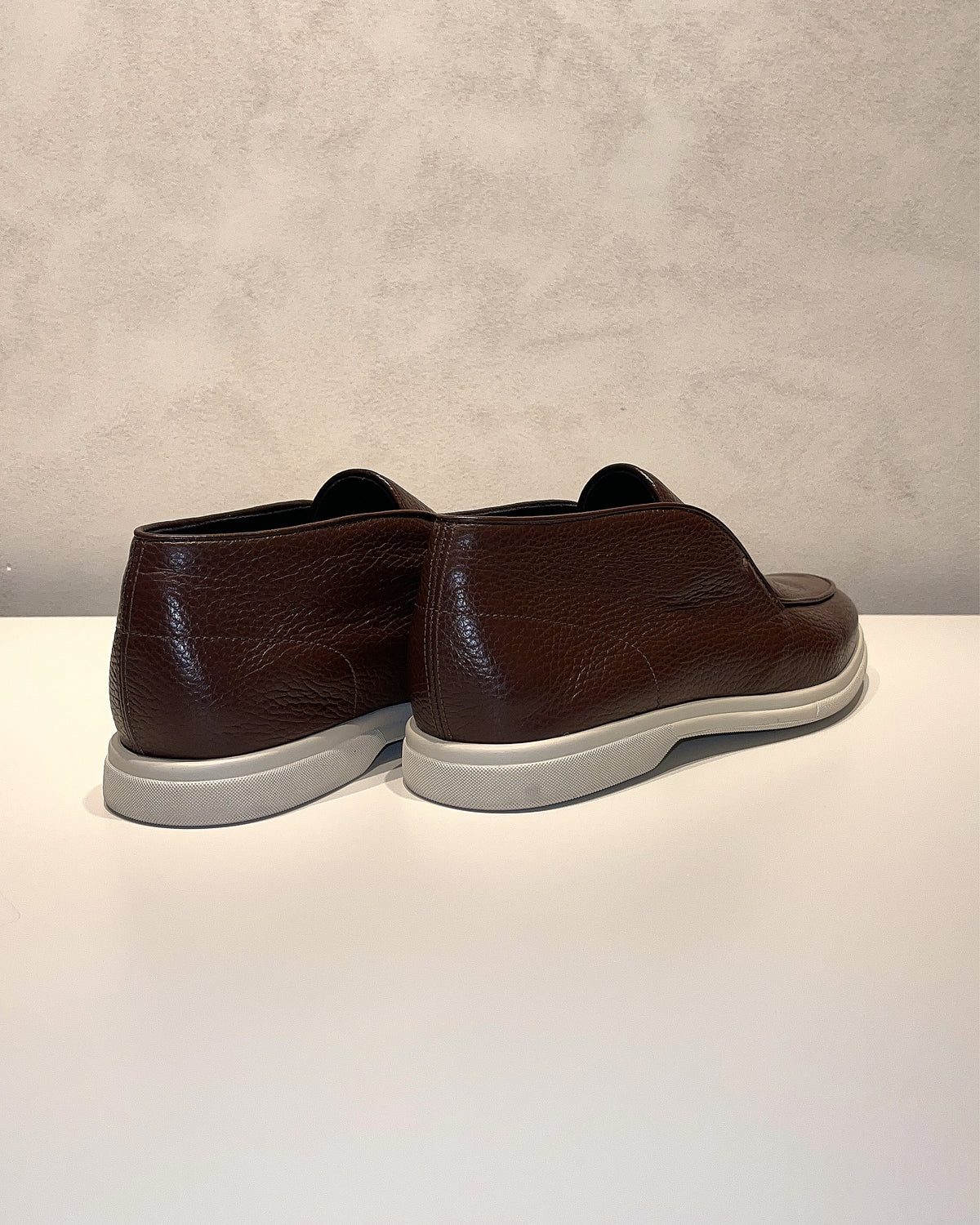Consiglieri: heel and contrasting sole of the chestnut brown loafers