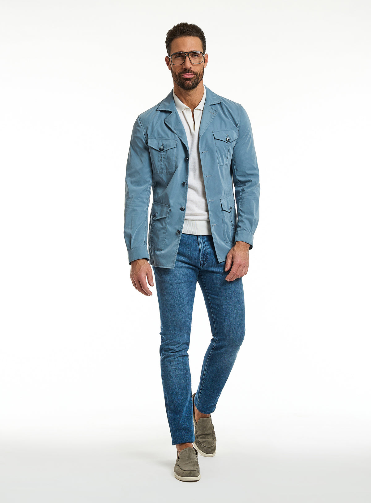 Consiglieri: blue jeans with a light blue jacket and white T-shirt