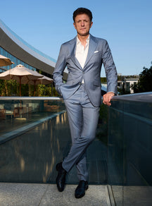 Light grey Consiglieri suit in a look with dark shoes