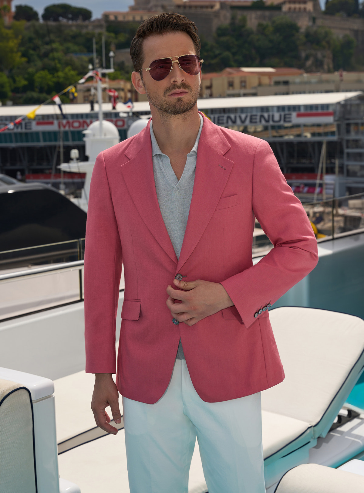 Pink Consiglieri jacket with a white shirt in a yacht look