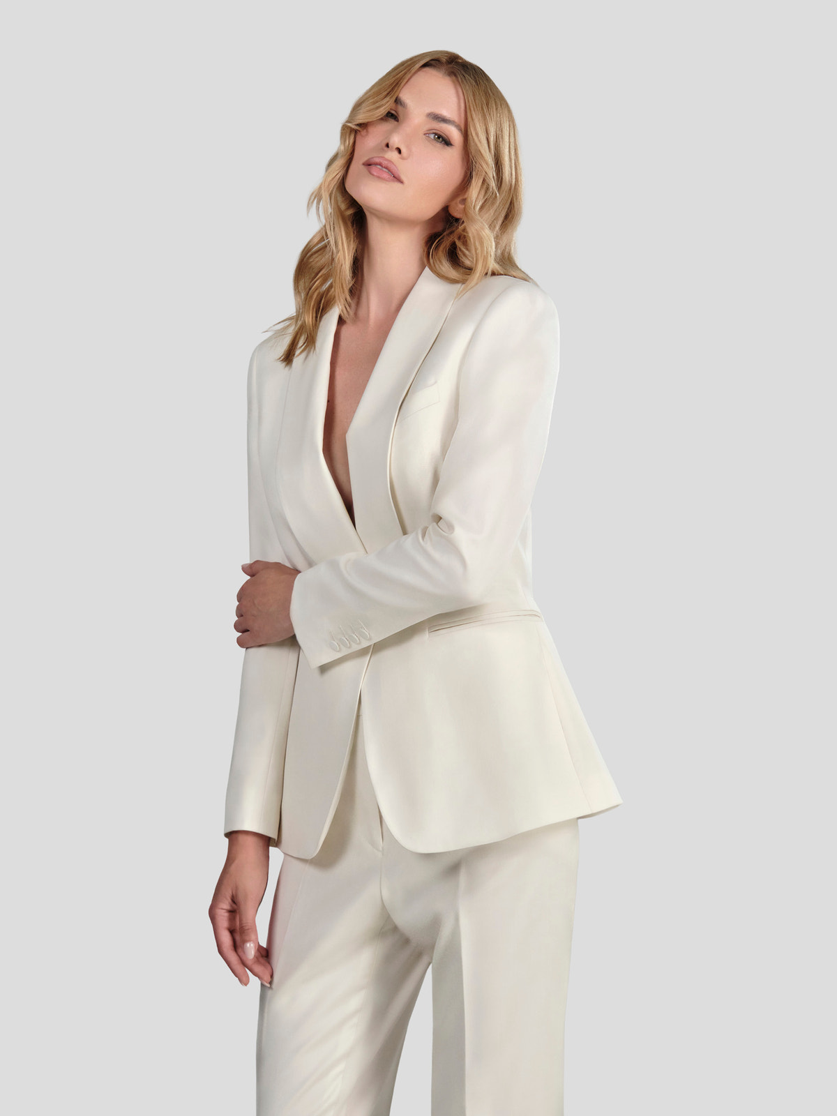 Ivory Consiglieri DONNA women's suit with a shawl-lapel blazer and tapered trousers