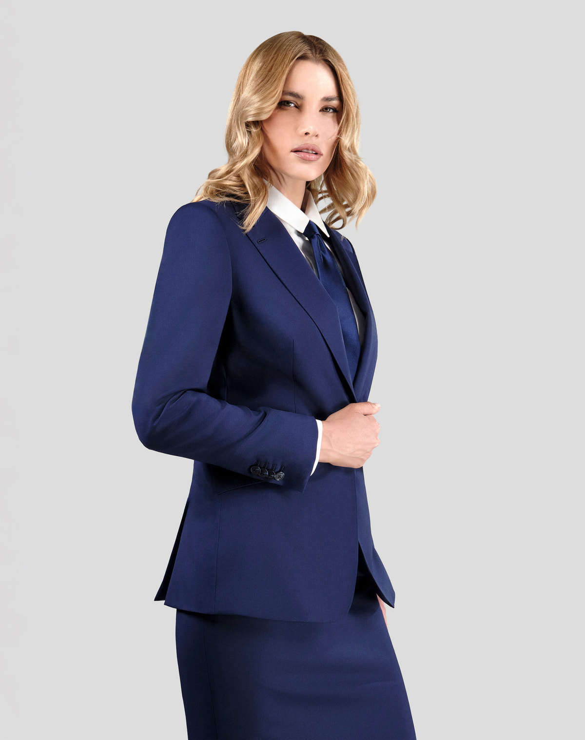 Navy Consiglieri DONNA women's skirt suit with a fitted blazer, pencil skirt and tie